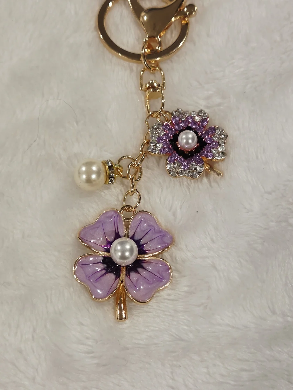 Gold-Tone Keychain with Baeutiful Purple Flowers and Pearls Bag Charm